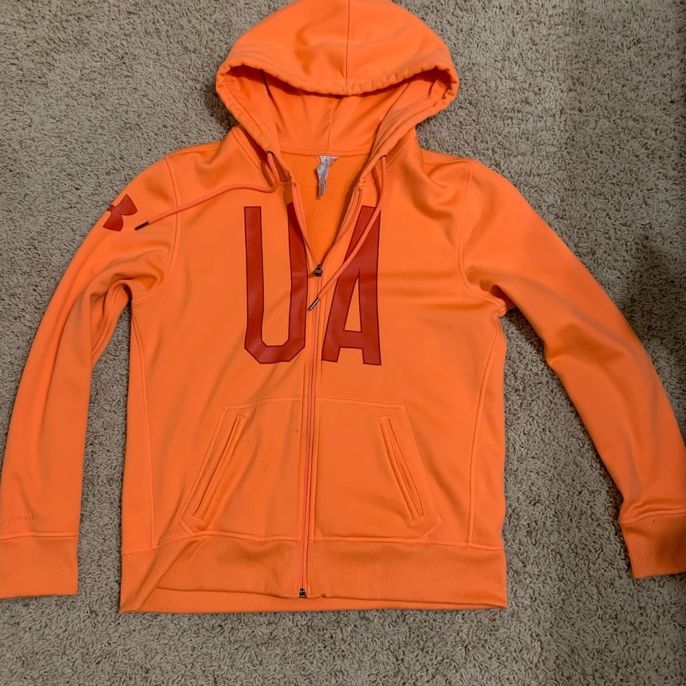 Women’s Lg Under Armour zip up hoodie